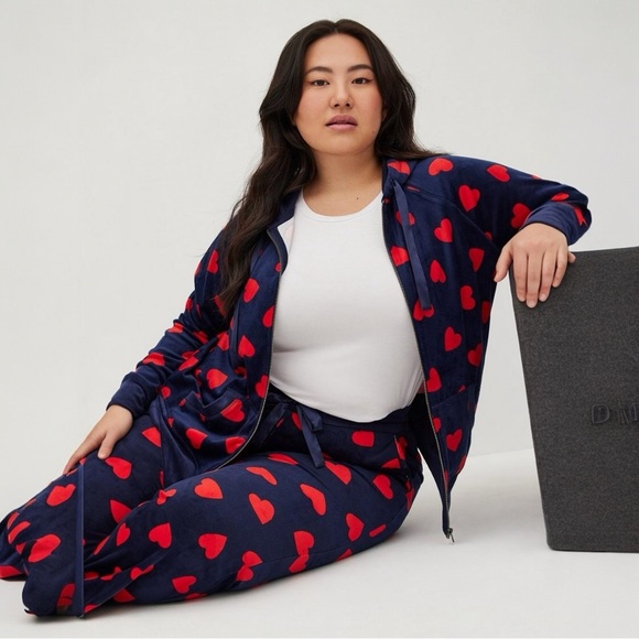 Torrid Velour Zip Hoodie Jacket & Pant Lounge Set HEARTS Sz 3 Pant 4 Jacket - Picture 3 of 11